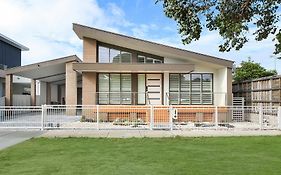 Villa Marina - Modern Waterfront Escape